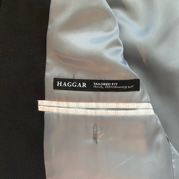 Haggar tailored fit travel performance black suit with jacket and pants - Picture 4 of 7